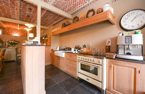 Celles Bed & Breakfast | Discover B&B Les Secrets de la Vie with Family-Friendly Amenities
