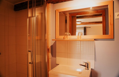 Gedinne Bed & Breakfast | Discover B&B Les Trois Voisins: Pool, Restaurant & Breakfast