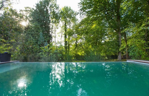 L'Etang-la-Ville Bed & Breakfast | Tranquil B&B Loft Trotters: Oceanfront Bliss Awaits