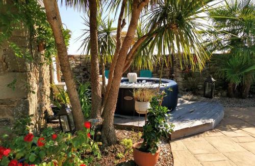 Pommeret Bed & Breakfast | Oceanfront Bliss at B&B Lou Mas with Pool & Breakfast