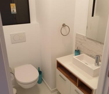 Antwerp Bed & Breakfast | Elegant B&B Luxe Suites: Top-Rated Stay with Pool & Breakfast