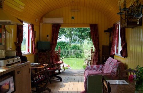 Poppel House | Experience B&B Maarle: Pet-Friendly with Ocean Views
