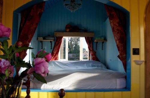 Poppel House | Experience B&B Maarle: Pet-Friendly with Ocean Views