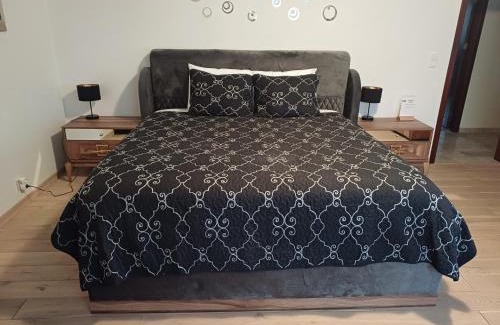Heyd Bed & Breakfast | Experience Comfort at B&B Madoli: 4-Star Retreat with Hot Tub