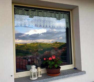 Vezza d'Alba Bed & Breakfast | Elegant B&B Madonna degli Airali with Breakfast and Dining