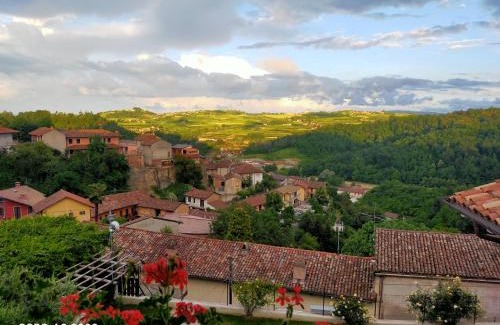 Vezza d'Alba Bed & Breakfast | Elegant B&B Madonna degli Airali with Breakfast and Dining