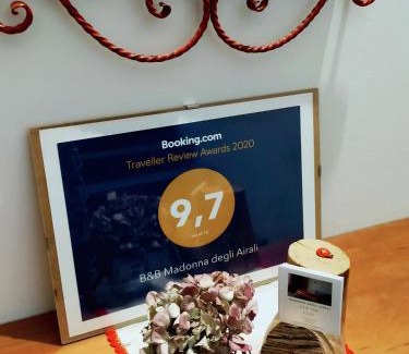 Vezza d'Alba Bed & Breakfast | Elegant B&B Madonna degli Airali with Breakfast and Dining