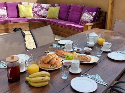 Lubersac Bed & Breakfast | Experience B&B Maison de Ville Lubersac – Rated 9/10!