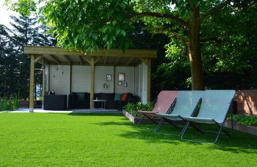 Kuringen Bed & Breakfast | Ideal Family Getaway at B&B Maris Logies with Pool