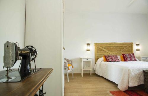 Les Useres Bed & Breakfast | Pet-Friendly B&B Masía Aitona with Ocean View & Spa