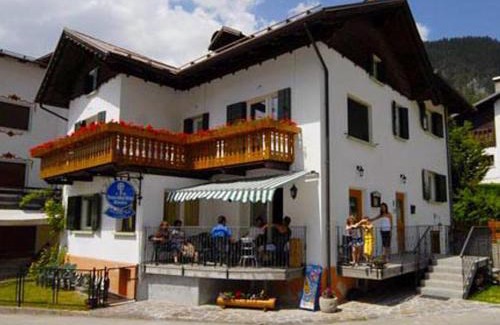 Auronzo di Cadore Bed & Breakfast | Discover B&B Meublè Giustina: Family-Friendly Retreat