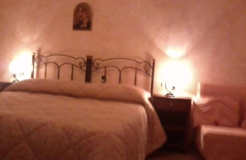 Monte Sant'Angelo House | Cozy B&B Michael: Highly Rated with Family-Friendly Amenities