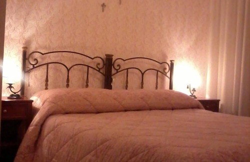 Monte Sant'Angelo House | Cozy B&B Michael: Highly Rated with Family-Friendly Amenities