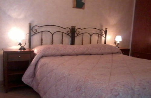 Monte Sant'Angelo House | Cozy B&B Michael: Highly Rated with Family-Friendly Amenities
