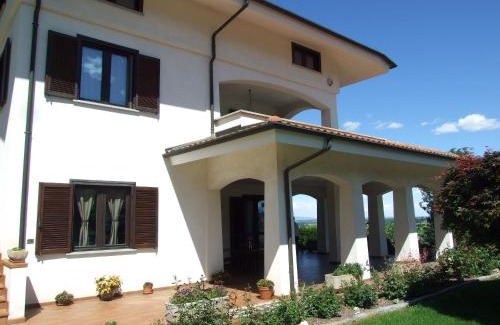 Envie Bed & Breakfast | Inviting B&B Mombracco: Family-Friendly with Kitchen Access