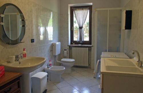Envie Bed & Breakfast | Inviting B&B Mombracco: Family-Friendly with Kitchen Access