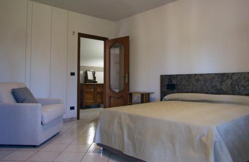 Envie Bed & Breakfast | Inviting B&B Mombracco: Family-Friendly with Kitchen Access