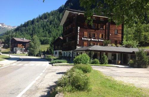 Formazza Bed & Breakfast | Charming B&B Monte Giove Formazza: Family-Friendly Retreat