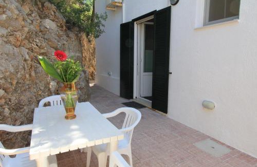 Torre Vado Bed & Breakfast | Exceptional B&B Monterossi: Oceanfront Retreat with Amenities