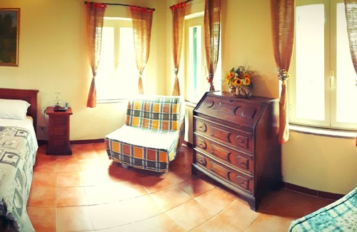 Capranica Bed & Breakfast | Relax at B&B Monticelli: Pool, Restaurant & Breakfast Awaits