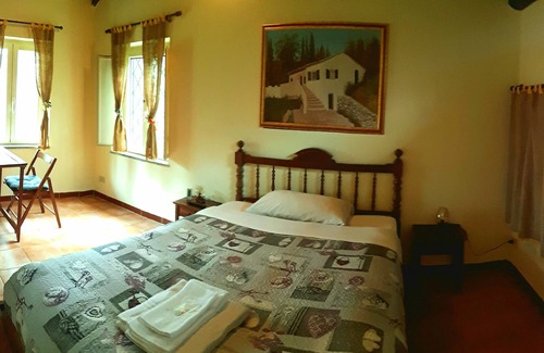 Capranica Bed & Breakfast | Relax at B&B Monticelli: Pool, Restaurant & Breakfast Awaits