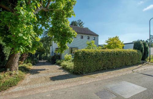 Municipality of Vaals Apartment | Discover B&B Nouveauté: Family-Friendly with Delicious Dining
