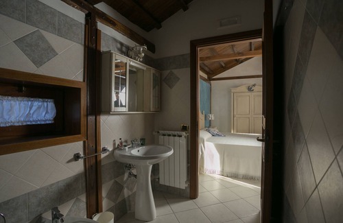 Latina Bed & Breakfast | Experience Oasi Di Mamma Clara: Family-Friendly Retreat