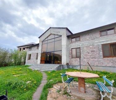 Odzun Bed & Breakfast | Top-Rated B&B Odzun: Family-Friendly with Breakfast Included