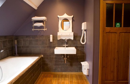 Oeren Bed & Breakfast | Pet-Friendly B&B Oeren-Plage with Hot Tub & Kitchen Access