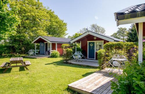 Tvaaker Bed & Breakfast | Inviting B&B Olsegården: Pet Friendly with Kitchen Access