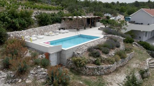Blizna Donja Bed & Breakfast | Discover B&B On The Rocks: Guest Rated 9.4 with Pool & Kitchen