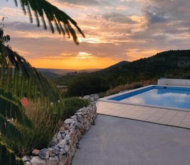 Blizna Donja Bed & Breakfast | Discover B&B On The Rocks: Guest Rated 9.4 with Pool & Kitchen