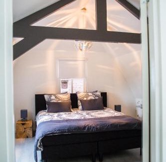 Schuddebeurs Bed & Breakfast | Discover B&B Ons Dijkhuisje: Oceanfront Bliss Awaits