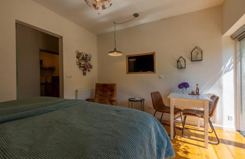 Baexem Bed & Breakfast | Explore B&B Op de Soursehof: Pet-Friendly Retreat with Breakfast