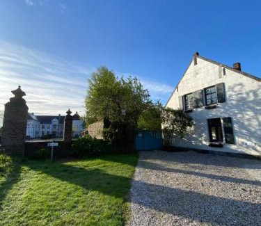 Baexem Bed & Breakfast | Explore B&B Op de Soursehof: Pet-Friendly Retreat with Breakfast