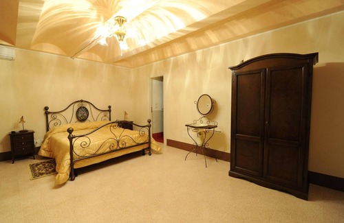 Gioiosa Ionica Bed & Breakfast | Budget-Friendly B&B Palazzo Mantegna with Family Amenities