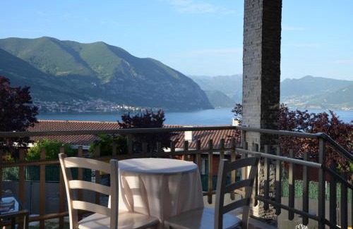 Cremignane Bed & Breakfast | Pet-Friendly B&B Panorama Iseo with Oceanfront Pool Views