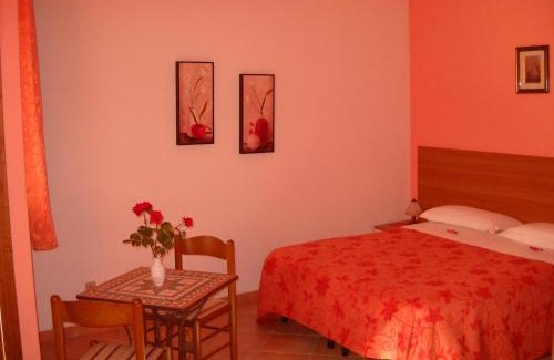 Castelbuono Bed & Breakfast | Comfortable B&B Panorama: Pet-Friendly with Kitchen Amenities