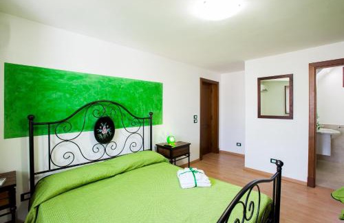 Collepasso Bed & Breakfast | Cozy B&B Perla del Sud with Breakfast & Family Amenities