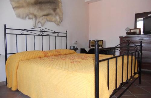 Rocca Grimalda Bed & Breakfast | Cozy B&B Pervinca: Pet-Friendly Retreat with Kitchen Access