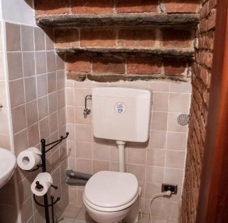 Rocca Grimalda Bed & Breakfast | Cozy B&B Pervinca: Pet-Friendly Retreat with Kitchen Access