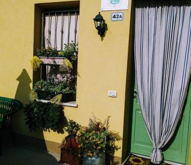 Valeggio sul Mincio Bed & Breakfast | Guest Rated 10/10 at B&B Peschi in Fiore - Family Friendly!