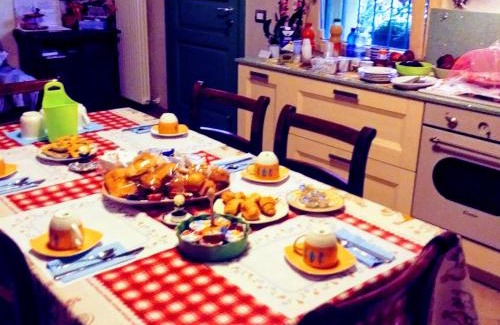 Valeggio sul Mincio Bed & Breakfast | Guest Rated 10/10 at B&B Peschi in Fiore - Family Friendly!