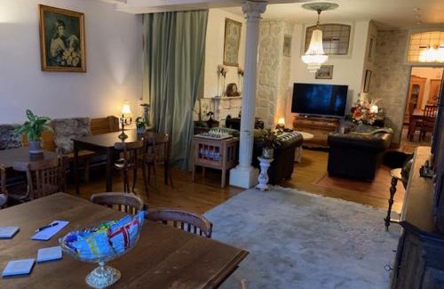 Biervliet Bed & Breakfast | Charming B&B Petit Chateau: Family-Friendly with Hot Tub