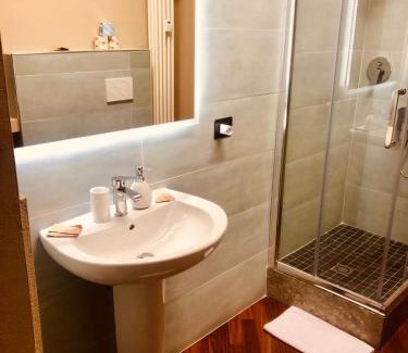 Voghera House | Cozy B&B Piazza Duomo al 55 with Hot Tub & Pet-Friendly Stay