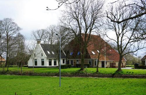 Wjelsryp Bed & Breakfast | Oceanfront Retreat at B&B Piebengastate Welsrijp