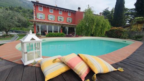 Caprino Veronese Bed & Breakfast | Idyllic B&B Poggio Caiar with Ocean View and Hot Tub