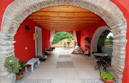 Caprino Veronese Bed & Breakfast | Idyllic B&B Poggio Caiar with Ocean View and Hot Tub