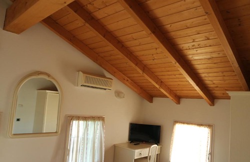 Carmignano di Brenta Bed & Breakfast | Inviting B&B Primula House: Child-Friendly & Highly Rated
