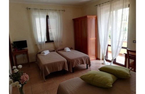 Pizzo Bed & Breakfast | Relaxing Retreat at B&B PuertoSeguro with Pool & Breakfast